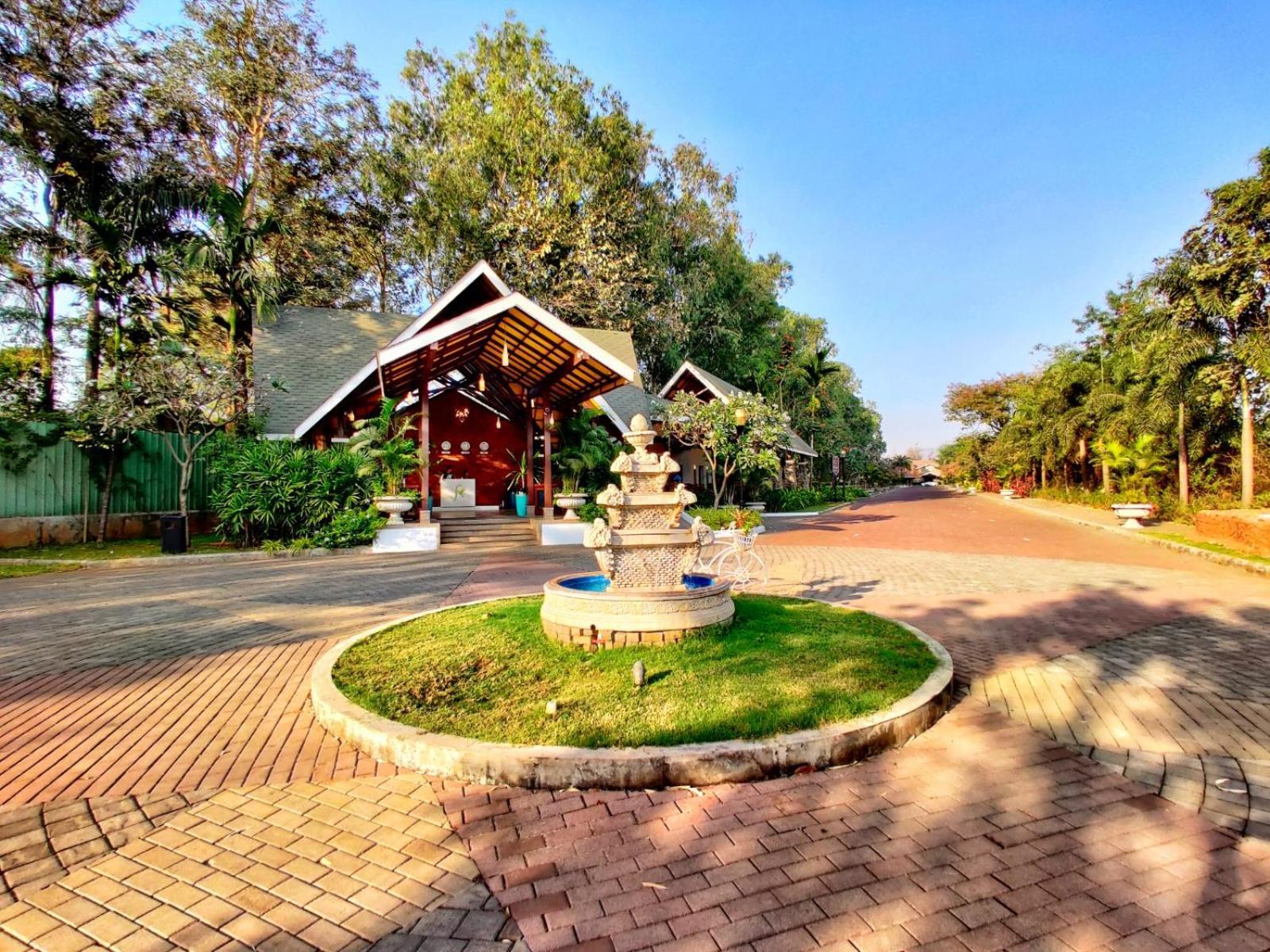 Отель Fazlani Natures Nest - The Wellness Retreat Лонавала Экстерьер фото