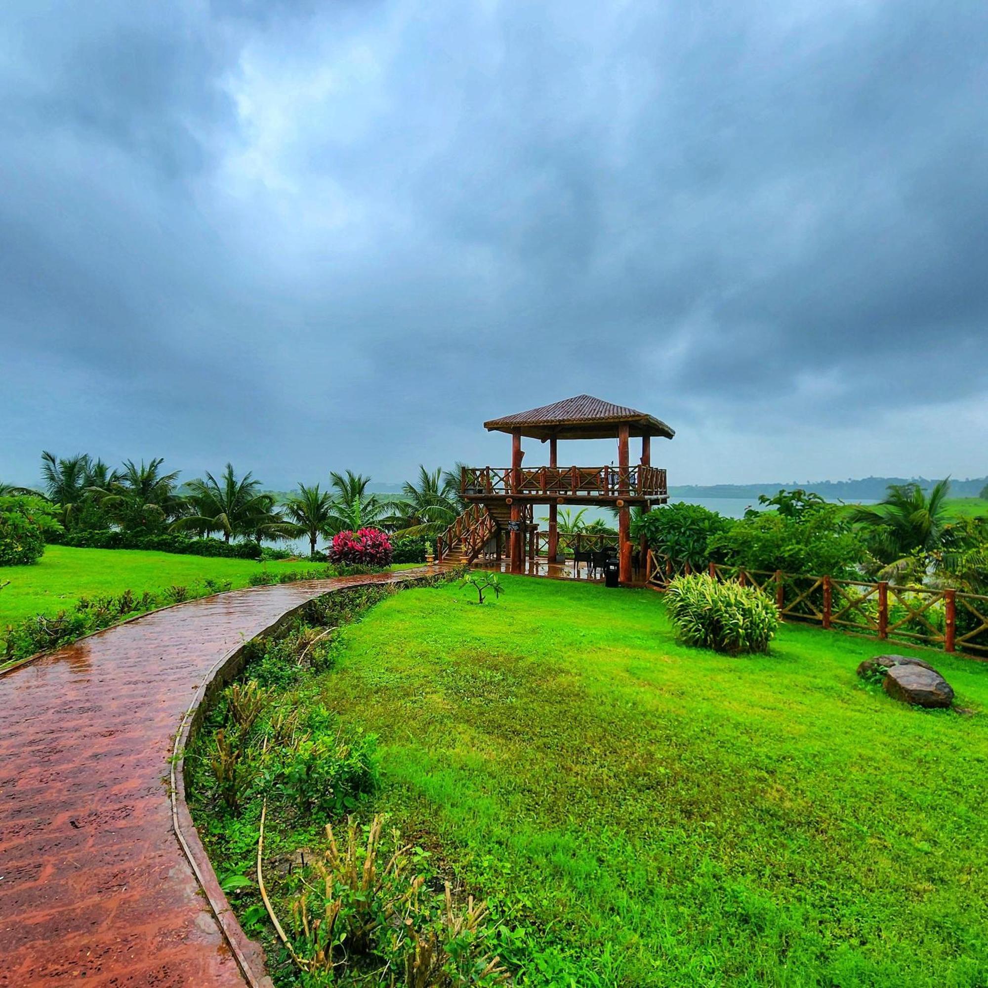 Отель Fazlani Natures Nest - The Wellness Retreat Лонавала Экстерьер фото