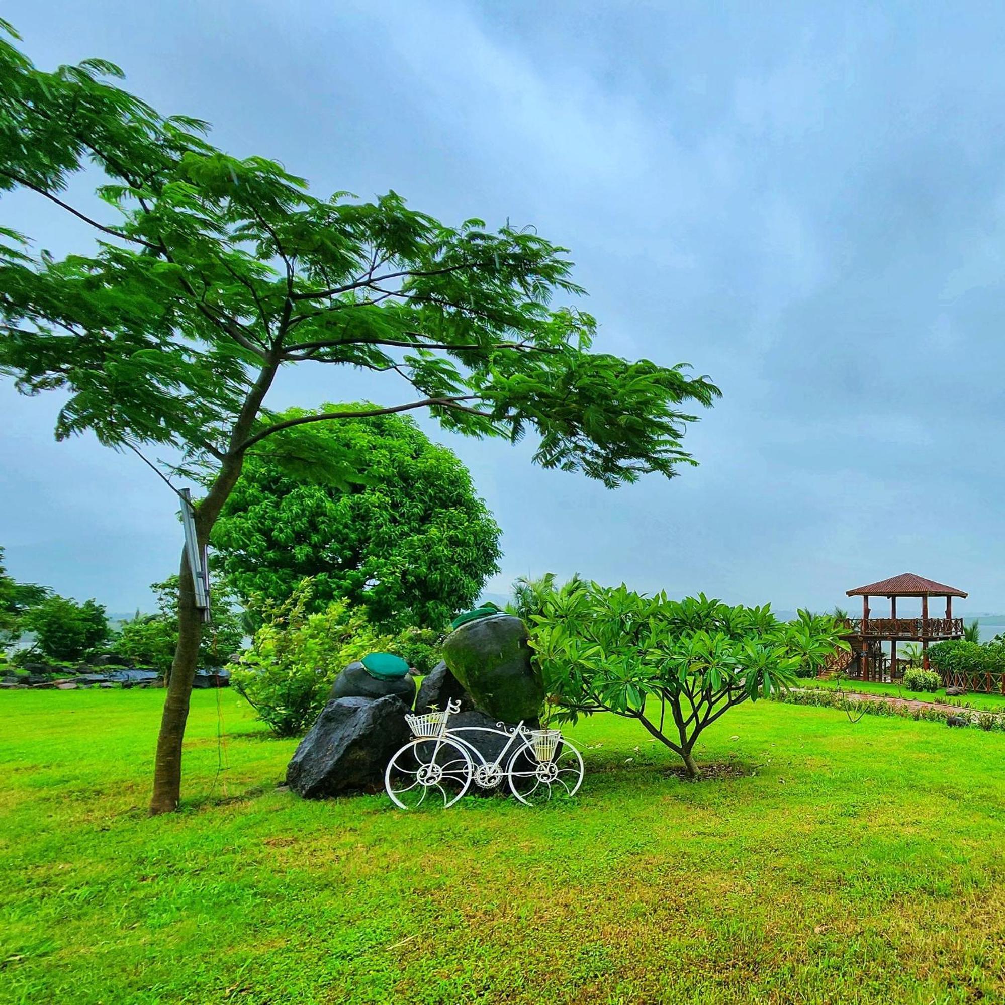 Отель Fazlani Natures Nest - The Wellness Retreat Лонавала Экстерьер фото