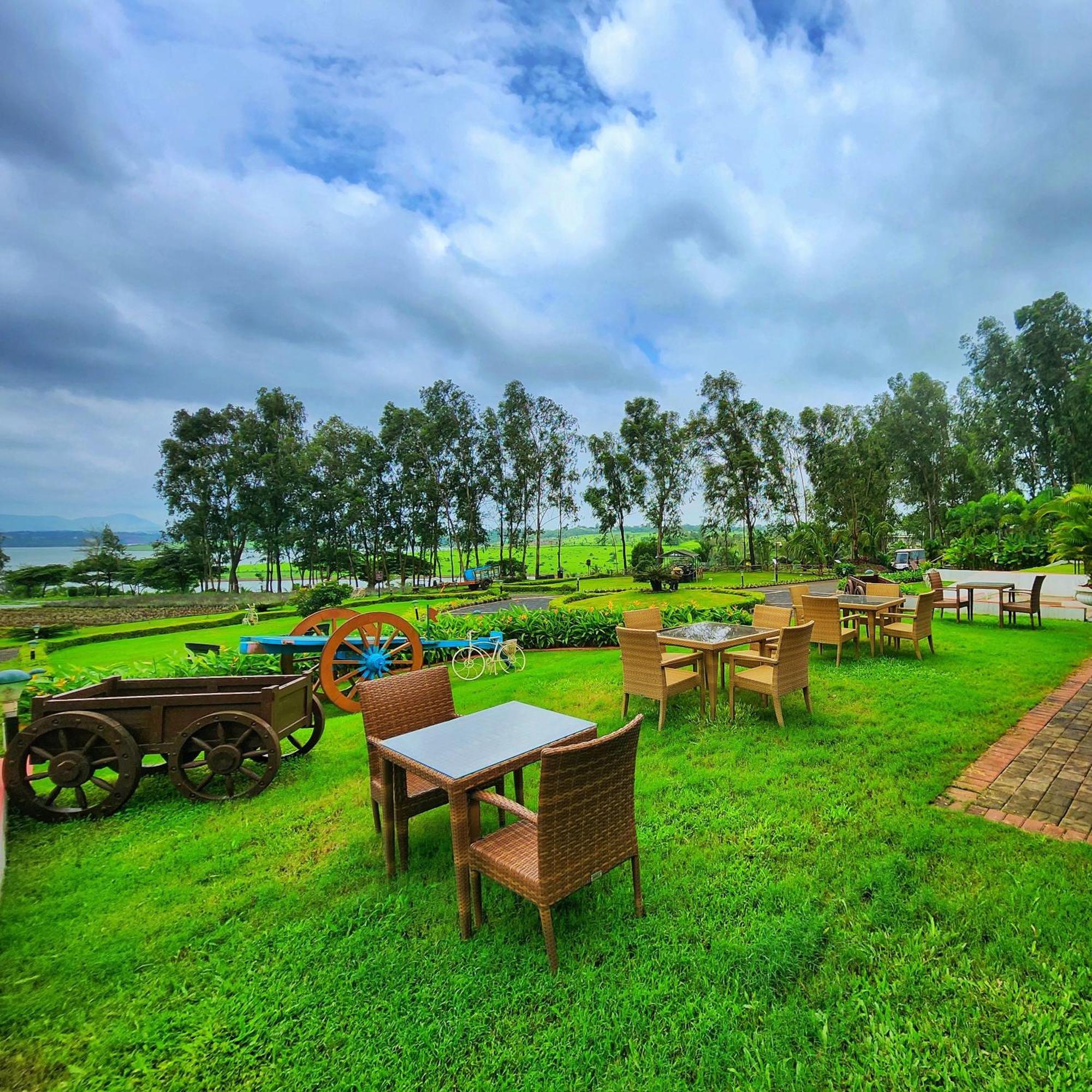 Отель Fazlani Natures Nest - The Wellness Retreat Лонавала Экстерьер фото